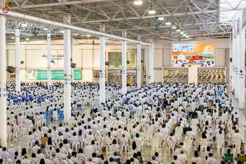 ภาพ No.311398:วันอาทิตย์ต้นเดือนที่ 1 มีนาคม พ.ศ.2569 พิธีตักบาตร และ พิธีบูชาข้าวพระ ณ สภาธรรมกายสากล วัดพระธรรมกาย