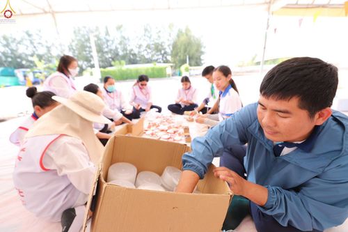 ภาพ No.306763:ภาพเบื้องหลังอาสาสมัครรวมใจ ชุดที่ 5 ในโครงการธรรมยาตรา กตัญญูบูชา มหาปูชนียาจารย์ พระมงคลเทพมุนี(สด จนฺทสโร) พระผู้ปราบมาร อนุสรณ์สถาน 7 แห่ง ปีที่ 14