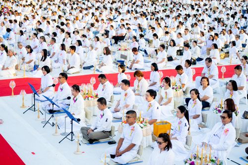 ภาพ No.292001:วันที่ 10 มกราคม พ.ศ. 2569 พิธีจุดประทีปถวายเป็นพุทธบูชา และบูชาธรรมมหาปูชนียาจารย์  ณ อนุสรณ์สถานคลองบางนางแท่น อ.สามพราน จ.นครปฐม ในโครงการธรรมยาตรา กตัญญูบูชา มหาปูชนียาจารย์ พระมงคลเทพมุนี(สด จนฺทสโร) พระผู้ปราบมาร อนุสรณ์สถาน 7 แห่ง ปีที่ 14