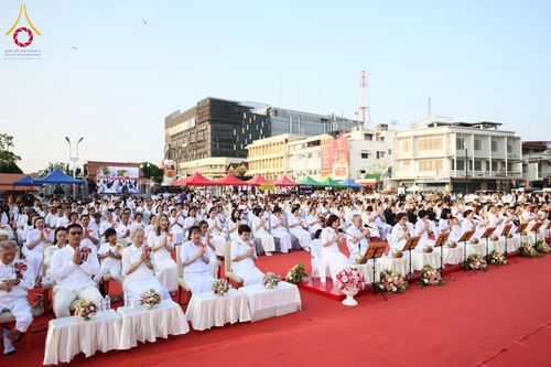 ภาพ No.312600:วันอาทิตย์ที่ 8 มีนาคม พ.ศ.2569 ทำบุญเมืองนครราชสีมา 558 ปี ตักบาตรพระ 10,000 รูป