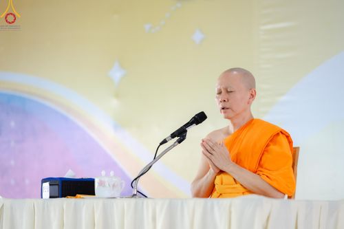 ภาพ No.59401:การอบรมอาสาสมัคร  เตรียมงานและจัดถวายภัตตาหาร แด่พระสังฆาธิการ 10,000 กว่าวัดทั่วประเทศ ในวันที่ 21-22 เมษายน พ.ศ.2567 เพื่องานวันคุ้มครองโลก จัดโดย ชมรมพุทธศาสตร์สากลฯ