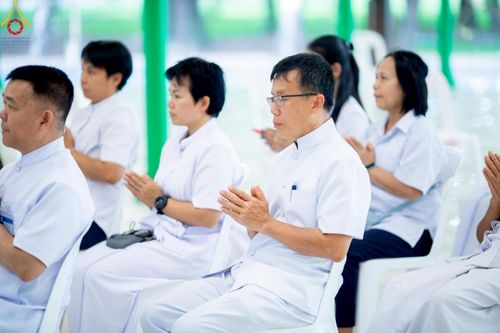 ภาพ No.214820:พิธีต้อนรับสัญญาบัตร พัดยศ พระราชวิเทศวชิรเวที (บัณฑิต วรปญฺโญ) เจ้าอาวาสวัดพระธรรมกายสกอตแลนด์ สหราชอาณาจักร ผู้ช่วยเจ้าอาวาสวัดพระธรรมกาย ณ อุโบสถพระไตรปิฏก วัดพระธรรมกาย