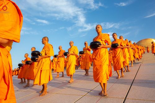 ภาพ No.187784:พิธีตักบาตรฉลองพระใหม่ ต้อนรับพุทธศักราช 2568 ณ ลานธรรมพระมหาธรรมกายเจดีย์ วัดพระธรรมกาย จ.ปทุมธานี วันที่ 1 มกราคม พ.ศ. 2568