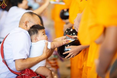 ภาพ No.205904:พิธีตักบาตร และ พิธีบูชาข้าวพระ ในวันอาทิตย์ต้นเดือน 2 กุมภาพันธ์ พ.ศ. 2568 ณ สภาธรรมกายสากล วัดพระธรรมกาย