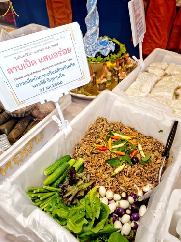 ภาพ No.202352:พิธีถวายภัตตาหารเป็นสังฆทาน แด่พระธรรมยาตรา ณ วัดพระธรรมกาย ตำบลคลองสาม อำเภอคลองหลวง จังหวัดปทุมธานี ในโครงการธรรมยาตรา กตัญญูบูชา มหาปูชนียาจารย์ พระมงคลเทพมุนี(สด จนฺทสโร) พระผู้ปราบมาร อนุสรณ์สถาน 7 แห่ง ปีที่ 13 วันที่ 27 มกราคม พ.ศ. 2568