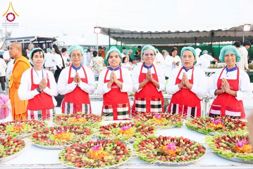 ภาพ No.191074:พิธีถวายภัตตาหารเป็นสังฆทาน แด่พระธรรมยาตรา ณ อนุสรณ์สถานคลองบางนางแท่น อ.สามพราน จ.นครปฐม ในโครงการธรรมยาตรา กตัญญูบูชา มหาปูชนียาจารย์ พระมงคลเทพมุนี(สด จนฺทสโร) พระผู้ปราบมาร อนุสรณ์สถาน 7 แห่ง ปีที่ 13 วันที่ 8 มกราคม พ.ศ. 2568
