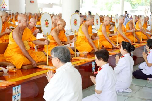 ภาพ No.247432:วันจันทร์ที่ 22 กันยายน พ.ศ. 2568 (วันพระ แรม 15 ค่ำ เดือน 10) พิธีบุพเปตพลี ครั้งที่ 170 ร่วมอุทิศบุญแด่หมู่ญาติที่ล่วงลับไปแล้ว และสืบทอดอายุพระพุทธศาสนา ณ หอฉันคุณยายอาจารย์ฯ วัดพระธรรมกาย