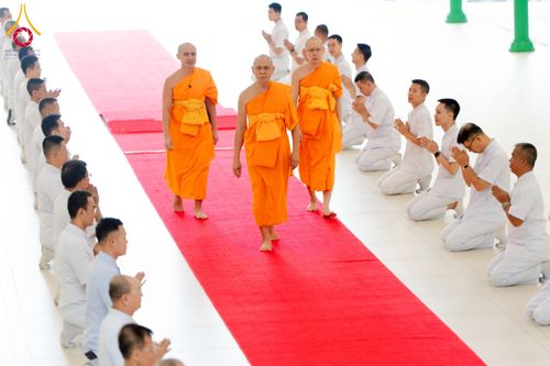 ภาพ No.223621:วันที่ 11 พฤษภาคม พ.ศ. 2568 พิธีบรรพชาของอุบาสก พิสิทธิ์ หมื่นแกล้ว  ณ วัดพระธรรมกาย