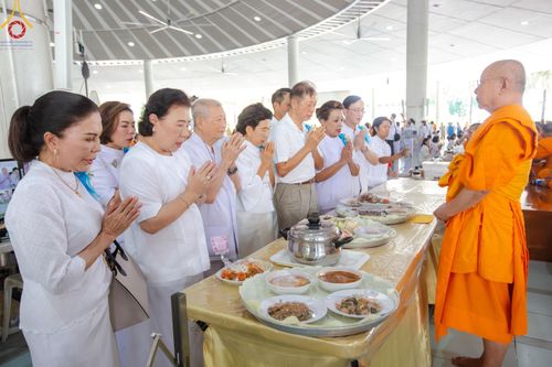 ภาพ No.157717:พิธีถวายภัตตาหารเมนูสวรรค์ ในพรรษาแห่งการเข้าถึงธรรม วันเสาร์ที่ 28 กันยายน พ.ศ. 2567 ณ หอฉันคุณยายอาจารย์ฯ วัดพระธรรมกาย