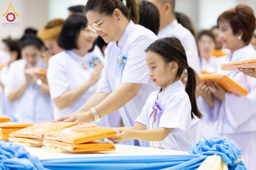 ภาพ No.134353:พิธีทอดผ้าป่าสมทบ มหาสังฆทาน 10,000 วัด ทั่วไทย วันอาทิตย์ต้นเดือนที่ 7 เมษายน พ.ศ.2567 ณ ห้องแก้วสารพัดนึก 1 สภาธรรมกายสากล  วัดพระธรรมกาย จ.ปทุมธานี