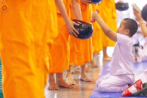 ภาพ No.126564:พิธีตักบาตร ในวันอาทิตย์ต้นเดือนที่ 3 มีนาคม พ.ศ. 2567 ณ บ้านแก้วเรือนทองคุณยายฯ วัดพระธรรมกาย