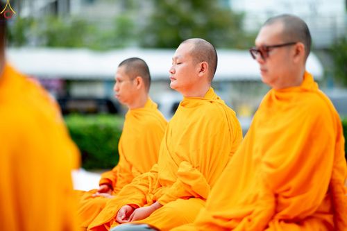 ภาพ No.241935:วันอาทิตย์ที่ 31 สิงหาคม พ.ศ. 2568 พิธีทำบุญแด่คณะสงฆ์ 122 รูป ฉลอง 121 ปี อำเภอคลองหลวง จ.ปทุมธานี เพื่อนำส่งช่วยเหลือคณะสงฆ์ 323 วัด 4 จังหวัดชายแดนภาคใต้ และช่วยเหลือประชาชนจากเหตุปะทะ แนวชายแดนไทย-กัมพูชา ณ บริเวณหน้าที่ว่าการอำเภอคลองหลวง 