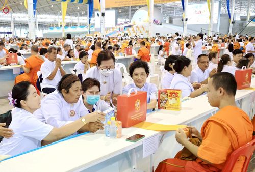 ภาพ No.236396:วันที่ 3 สิงหาคม พ.ศ. 2568 พิธีถวายมหาสังฆทานคณะสงฆ์ 2,000 กว่าวัดทั่วประเทศ ปีที่ 25 , พิธีถวายไทยธรรมคณะสงฆ์ 323 วัด 4 จังหวัดชายแดนภาคใต้ ณ วัดพระธรรมกาย