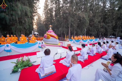 ภาพ No.107425:พิธีตักบาตรพระธรรมยาตราฯ ในโครงการธรรมยาตรากตัญญูบูชา มหาปูชนียาจารย์ พระมงคลเทพมุนี(สด จนฺทสโร) พระผู้ปราบมาร ปีที่ 12 ณ อนุสรณ์สถานมหาวิหารพระมงคลเทพมุนี อ.สองพี่น้อง จ.สุพรรณบุรี วันที่ 7 มกราคม พ.ศ. 2567