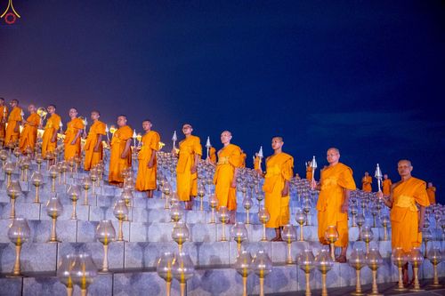 ภาพ No.253683:วันที่ 10 ตุลาคม พ.ศ. 2568 พิธีจุดประทีปบูชาพระผู้ปราบมาร, พิธีจุดประทีปบนพระมหาธรรมกายเจดีย์  20,000 ดวง เนื่องในวันคล้ายวันเกิดครบรอบ 141 ปี พระมงคลเทพมุนี (สด จนฺทสโร)