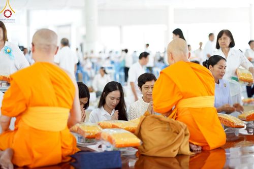 ภาพ No.213319:วันศุกร์ที่ 28 มีนาคม พ.ศ. 2568 (วันพระ แรม 15 ค่ำ เดือน 4) พิธีบุพเปตพลี ครั้งที่ 161 ร่วมอุทิศบุญแด่หมู่ญาติที่ล่วงลับไปแล้ว และสืบทอดอายุพระพุทธศาสนา ณ หอฉันคุณยายอาจารย์ฯ วัดพระธรรมกาย