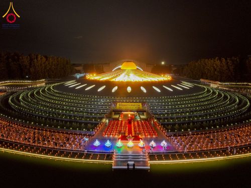 ภาพ No.266347:วันพุธที่ 5 พฤศจิกายน พ.ศ. 2568 (วันพระ ขึ้น 15 ค่ำ เดือน 12) พิธีลอยกระทงธรรม  ณ สระมหาเศรษฐีทะเลบุญ มหาวิหารพระมงคลเทพมุนี วัดพระธรรมกาย จ.ปทุมธานี