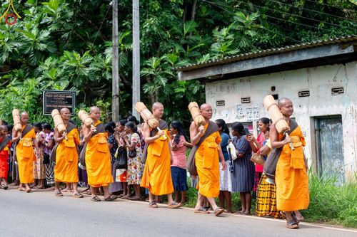 ภาพ No.140733:PhotoStory มหาศรัทธา ธรรมยาตราศรีลังกา EP.4 โครงการสยาม-ลังกา ธรรมยาตรา ฉลองเทศกาลวิสาขบูชาแห่งชาติ ศรีลังกา  บูชาธรรม 80 ปีหลวงพ่อธัมมชโย เส้นทางจาก เมืองดัมบูลลา ไปยัง เมืองมาตะเล  ตั้งแต่วันที่ 17-20 พฤษภาคม พ.ศ. 2567