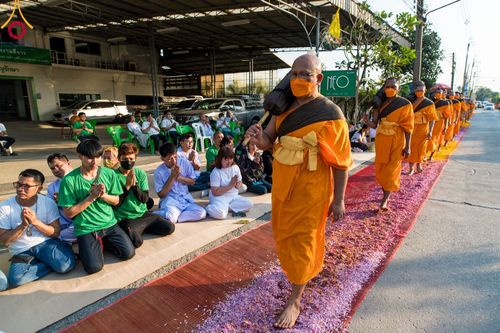 พิธีต้อนรับพระธรรมยาตรา ในโครงการธรรมยาตรากตัญญูบูชา มหาปูชนียาจารย์ พระมงคลเทพมุนี(สด จนฺทสโร) พระผู้ปราบมาร อนุสรณ์สถาน 7 แห่ง ปีที่ 12 วันที่ 7 มกราคม พ.ศ. 2567 ณ อนุสรณ์สถานคลองบางนางแท่น  อ.สามพราน จ.นครปฐม
