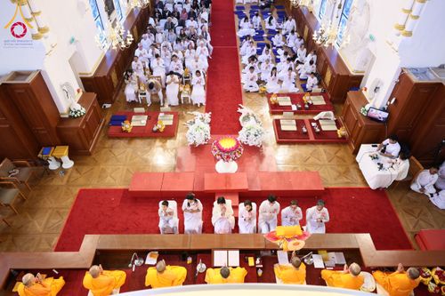 ภาพ No.173157:พิธีกฐินปุญญรังสีเศรษฐี ณ วัดพระธรรมกายนิวคาสเซิล สหราชอาณาจักร วันอาทิตย์ที่ 27 ตุลาคม พ.ศ. 2567