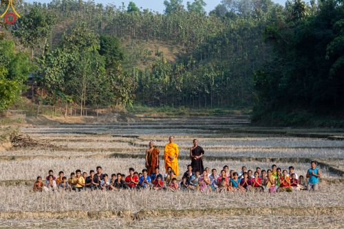 ภาพ No.127221:Photo Story ปฐมบรรพชาชาวพุทธมาร์มา เริ่ม วันที่ 2 กุมภาพันธ์ พ.ศ. 2567 ณ วัดธัมจักร อรัญกุฏิ เมืองรัมการ์ คาร์กาชารี บังกลาเทศ