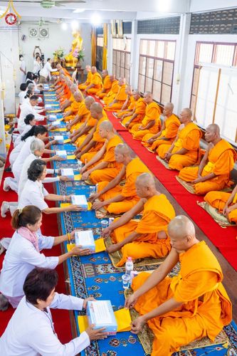 ภาพ No.195250:พิธีทอดผ้าป่าทำนุบำรุงศาสนสถาน ณ วัดพรสวรรค์ ต.หนองบ่อ อ.สองพี่น้อง จ.สุพรรณบุรี ในโครงการธรรมยาตรา กตัญญูบูชา มหาปูชนียาจารย์ พระมงคลเทพมุนี(สด จนฺทสโร) พระผู้ปราบมาร อนุสรณ์สถาน 7 แห่ง ปีที่ 13 วันที่ 13 มกราคม พ.ศ. 2568