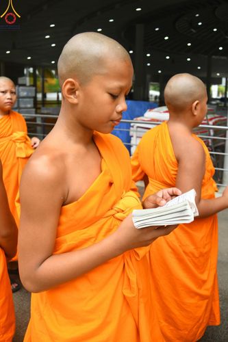 ภาพ No.169816:พิธีถวายภัตตาหารเมนูสวรรค์ "เพื่อการบรรลุธรรม" เนื่องในวันลอยกระทง (ขึ้น 15 ค่ำ เดือน 12) วันศุกร์ที่ 15 พฤศจิกายน พ.ศ. 2567 ณ หอฉันคุณยายอาจารย์ฯ วัดพระธรรมกาย