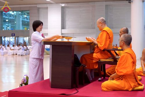 ภาพ No.232201:วันอาทิตย์ที่ 6 กรกฏาคม พ.ศ. 2568 พิธีมอบโล่เกียรติคุณ สวดธัมมจักกัปปวัตตนสูตร และรางวัลโครงการผู้นำแสงสว่างออนไลน์ ณ ห้องแก้วสารพัดนึก1 สภาธรรมกายสากล วัดพระธรรมกาย