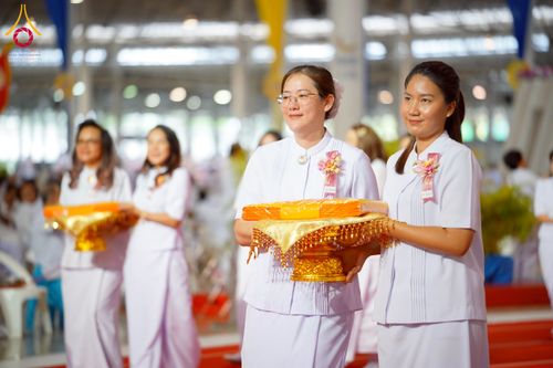 ภาพ No.215438:วันอาทิตย์ต้นเดือนที่ 6 เมษายน พ.ศ. 2568 ขบวนอัญเชิญผ้าป่าสมทบ มหาสังฆทาน 40,000 กว่าวัดทั่วประเทศ ณ สภาธรรมกายสากล วัดพระธรรมกาย