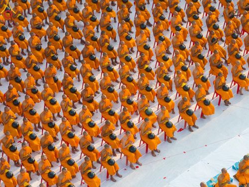 ภาพ No.112750:พิธีตักบาตรพระธรรมยาตราฯ ณ วัดสองพี่น้อง จ.สุพรรณบุรี วันที่ 15 มกราคม พ.ศ. 2567