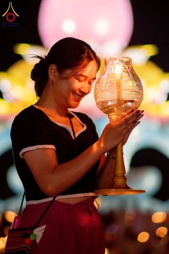 ภาพ No.266152:วันพุธที่ 5 พฤศจิกายน พ.ศ. 2568 (วันพระ ขึ้น 15 ค่ำ เดือน 12) พิธีจุดประทีปโคมลาน, โคมลอย และลอยกระทง ถวายประทีปเป็นพุทธบูชา สร้างความสว่างไสวให้กับแผ่นดินด้วยแสงธรรม ณ พุทธอุทยานนานาชาติ จังหวัดหนองคาย