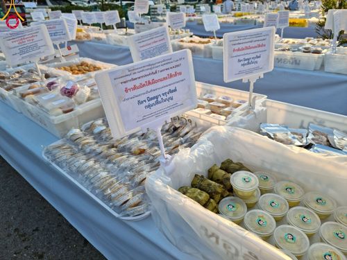 ภาพ No.108502:ถวายภัตตาหารเป็นสังฆทาน แด่คณะพระธรรมยาตราฯ ในโครงการธรรมยาตรากตัญญูบูชา มหาปูชนียาจารย์ พระมงคลเทพมุนี(สด จนฺทสโร) พระผู้ปราบมาร อนุสรณ์สถาน 7 แห่ง ปีที่ 12 วันที่ 7 มกราคม พ.ศ. 2567 ณ อนุสรณ์สถานโลตัสแลนด์ จ.สุพรรณบุรี