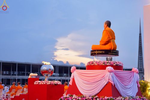 ภาพ No.160471:พิธีปลูกต้นทรัพย์บานชื่น ณ ลานธรรม พระมหาธรรมกายเจดีย์ วัดพระธรรมกาย จ.ปทุมธานี วันพฤหัสบดีที่ 10 ตุลาคม พ.ศ. 2567