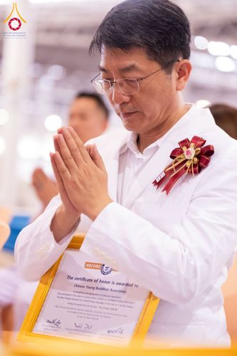 ภาพ No.127119:พิธีมอบใบประกาศเกียรติคุณองค์กรนานาชาติ และหน่วยงานที่ชักชวนคนร่วมโครงการนั่งสมาธิเพื่อสันติภาพโลกมากที่สุด วันอาทิตย์ที่ 1 มีนาคม พ.ศ. 2567 ณ สภาธรรมกายสากล วัดพระธรรมกาย