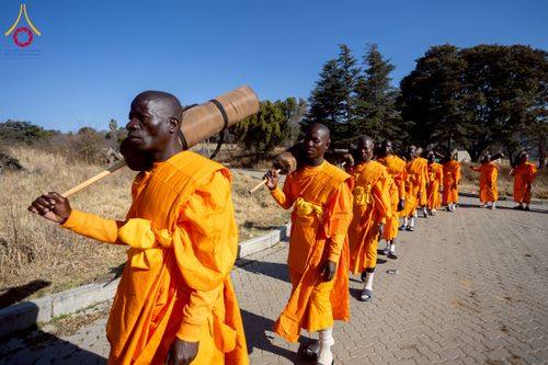 ภาพ No.232889:วันที่ 1 กรกฏาคม พ.ศ. 2568 Dhammayatra in South Africa 2025 ธรรมยาตราแอฟริกาใต้ — เส้นทางแห่งสติ สมาธิ และปัญญา ธรรมทายาทที่ได้อบรมโครงการบรรพชาอุปสมบทหมู่ครั้งที่ 2 ณ วัดพระธรรมกายโจฮันเนสเบิร์ก ประเทศแอฟริกาใต้