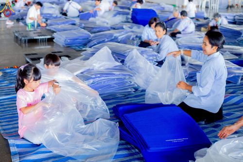 ภาพ No.218505:วันที่ 15 - 18 เมษายน พ.ศ. 2568 การเตรียมภาชนะสำหรับถวายภัตตาหาร , การจัดโต๊ะเก้าอี้ในลานธรรม , การแพ็คพัสดุงานต้อนรับ เพื่องานวันคุ้มครองโลก 22 เมษายน พ.ศ.2568 วัดพระธรรมกาย