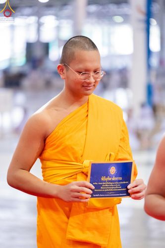 ภาพ No.153245:พิธีมุทิตาสักการะ พระภิกษุ-สามเณร ผู้สอบไล่ได้เปรียญธรรม ประโยค 1-2 ถึงประโยค ป.ธ.9 และบาลีศึกษา ประโยค1-2 ถึง บ.ศ.9 , พิธีมอบดวงแก้วสามเณรผู้ทรงบาลีไวยากรณ์ วัดพระธรรมกาย และ ศูนย์ส่งเสริมศีลธรรมในประเทศและต่างประเทศ วันอาทิตย์ที่ 8 กันยายน พ.ศ.2567