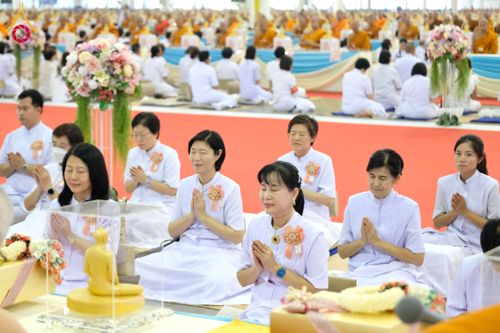 ภาพ No.59995:พิธีเจริญพระพุทธมนต์ "ฉลองอายุวัฒนมงคล 80 ปี หลวงพ่อธัมมชโย" พิธีถวายไทยธรรม คณะสงฆ์ 10,000 กว่าวัดทั่วประเทศ ในวันคุ้มครองโลก วันจันทร์ที่ 22 เมษายน พ.ศ. 2567 ณ สภาธรรมกายสากล วัดพระธรรมกาย จ.ปทุมธานี