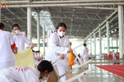 ภาพ No.134623:V.35 เพื่อบุญต้นเดือน การรับบุญของเจ้าหน้าที่หน่วยงานต่างๆ เพื่องานบุญวันอาทิตย์ต้นเดือน ณ วัดพระธรรมกาย วันที่ 7 เมษายน พ.ศ. 2567