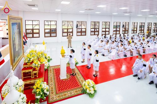 ภาพ No.276064:วันที่ 5 ธันวาคม พ.ศ. 2568 พสกนิกรอำเภอคลองหลวง พร้อมใจบำเพ็ญกุศลอุทิศถวาย “ในหลวงรัชกาลที่ 9” น้อมรำลึกในพระมหากรุณาธิคุณ เนื่องในวันคล้ายวันพระบรมราชสมภพ วันชาติ และวันพ่อแห่งชาติ ณ อาคารปลูกศรัทธา 2 วัดพระธรรมกาย อำเภอคลองหลวง จังหวัดปทุมธานี