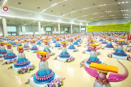 พิธีบูชาข้าวพระ  ในวันอาทิตย์ต้นเดือนที่ 7 เมษายน พ.ศ. 2567 ณ วัดพระธรรมกาย จ.ปทุมธานี