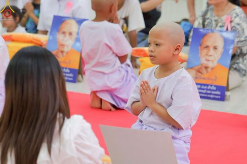 ภาพ No.216236:วันเสาร์ที่ 5 เมษายน พ.ศ. 2568 พิธีตัดปอยผม พิธีขอขมาผู้ปกครอง พิธีขอขมามอบผ้าไตร พิธีบรรพชา พิธีถวายบาตรสามเณร ณ ศูนย์ปฏิบัติธรรมและศูนย์อบรมเยาวชนเพชรบุรี ต.ท่าแลง อ.ท่ายาง จ.เพชรบุรี