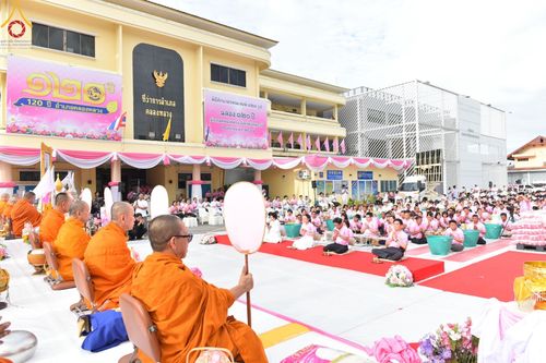 ภาพ No.150850:พิธีเจริญพระพุทธมนต์ และทำบุญตักบาตรแด่คณะสงฆ์ จำนวน 121 รูป เนื่องในโอกาสฉลองครบรอบ 120 ปี อำเภอคลองหลวง จังหวัดปทุมธานี เพื่อถวายเป็นพุทธบูชา ช่วยเหลือผู้ประสบความเดือดร้อนจากอุทกภัย และคณะสงฆ์ 323 วัด 4 จังหวัดชายแดนภาคใต้ วันเสาร์ที่ 31 สิงหาคม พ.ศ. 