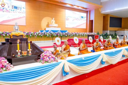 ภาพ No.233817:วันเสาร์ที่ 19 กรกฎาคม พ.ศ.2568 วันมหารำลึก ครั้งที่ 35 พิธีรำลึกถึงนักสร้างบารมี , พิธีสวดพระพุทธมนต์ , พิธีทอดผ้าบังสกุลและถวายไทยธรรม วัดพระธรรมกาย