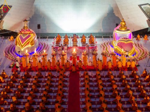 ภาพ No.107166:พิธีจุดประทีปถวายเป็นพุทธบูชา และบูชาธรรมมหาปูชนียาจารย์ ในโครงการธรรมยาตรากตัญญูบูชา มหาปูชนียาจารย์ พระมงคลเทพมุนี(สด จนฺทสโร) พระผู้ปราบมาร  อนุสรณ์สถาน 7 แห่ง ปีที่ 12  วันที่ 6 มกราคม พ.ศ. 2567 ณ อนุสรณ์สถานมหาวิหารพระมงคลเทพมุนี อ.สองพี่น้อง จ.สุพร