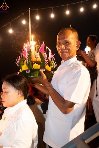 ภาพ No.175996:พิธีจุดประทีปโคมลาน, โคมลอยและลอยกระทง ถวายประทีปเป็นพุทธบูชา สร้างความสว่างไสวให้กับแผ่นดินด้วยแสงธรรม วันที่ 15 พฤศจิกายน พ.ศ. 2567 ณ พุทธอุทยานนานาชาติ อ.โพนพิสัย จ.หนองคาย