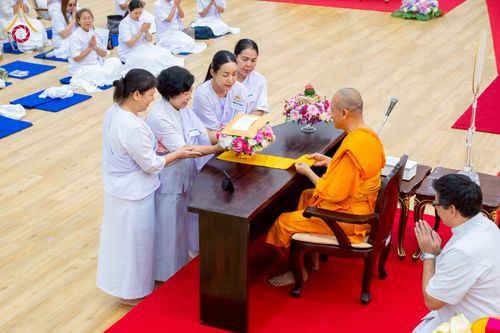 ภาพ No.224263:วันที่ 3-5 พฤษภาคม พ.ศ. 2568  กิจวัตร-กิจกรรมโครงการปฏิบัติธรรมอบรมศีลธรรม “บวชอุบาสิกาแก้ว” ถวายเป็นพระราชกุศล แด่พระบาทสมเด็จพระเจ้าอยู่หัว เนื่องในโอกาสมหามงคล “วันฉัตรมงคล” ณ วัดพระธรรมกาย อ.คลองหลวง จ.ปทุมธานี