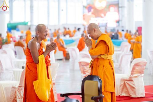 ภาพ No.60366:การต้อนรับพระสังฆาธิการ 10,000 กว่าวัดทั่วประเทศ พิธีมอบปัจจัยช่วยเหลือครู 4 จังหวัดชายแดนภาคใต้ พิธีปฏิบัติธรรม ในวันคุ้มครองโลก วันจันทร์ที่ 22 เมษายน พ.ศ.2567 ณ วัดพระธรรมกาย จ.ปทุมธานี