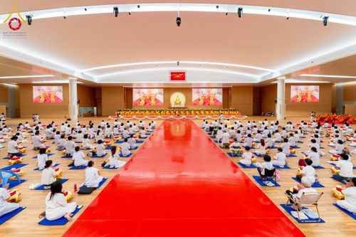 ภาพ No.237882:วันอาทิตย์ที่ 10 สิงหาคม พ.ศ. 2568 พิธีถวายไทยธรรมมุทิตาเปรียญธรรมและบาลีศึกษา ณ ห้องแก้วสารพัดนึก2 วัดพระธรรมกาย ปทุมธานี