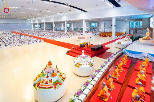 ภาพ No.209587:วันอาทิตย์ที่ 2 มีนาคม พ.ศ. 2568 พิธีบูชาข้าวพระ ณ สภาธรรมกายสากล วัดพระธรรมกาย